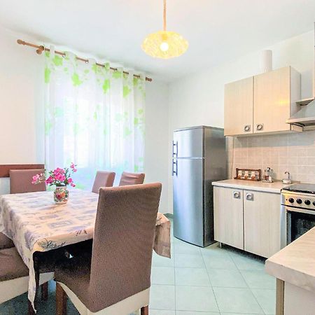 1 Bedroom Nice Apartment In Kastel Sucurac Kastela Exterior photo