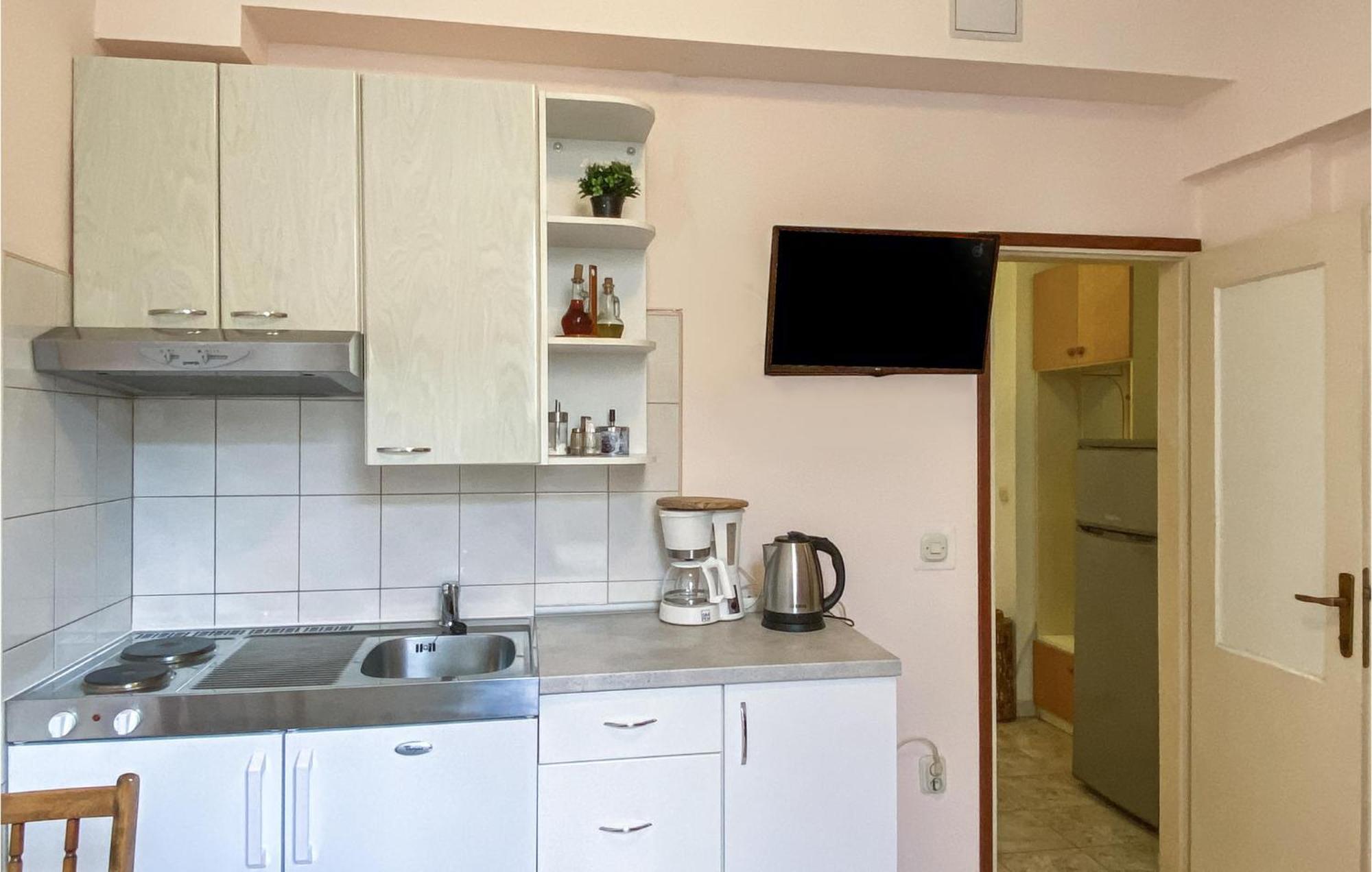 1 Bedroom Nice Apartment In Kastel Sucurac Kastela Exterior photo