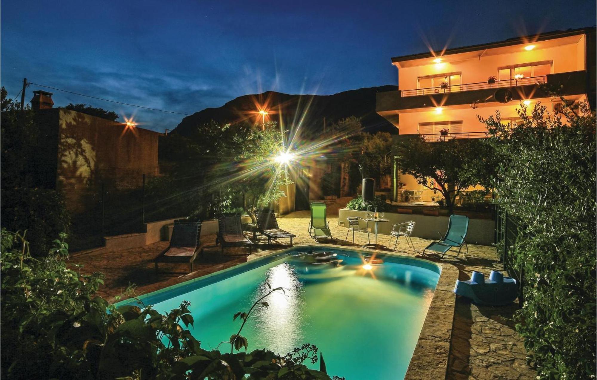 1 Bedroom Nice Apartment In Kastel Sucurac Kastela Exterior photo