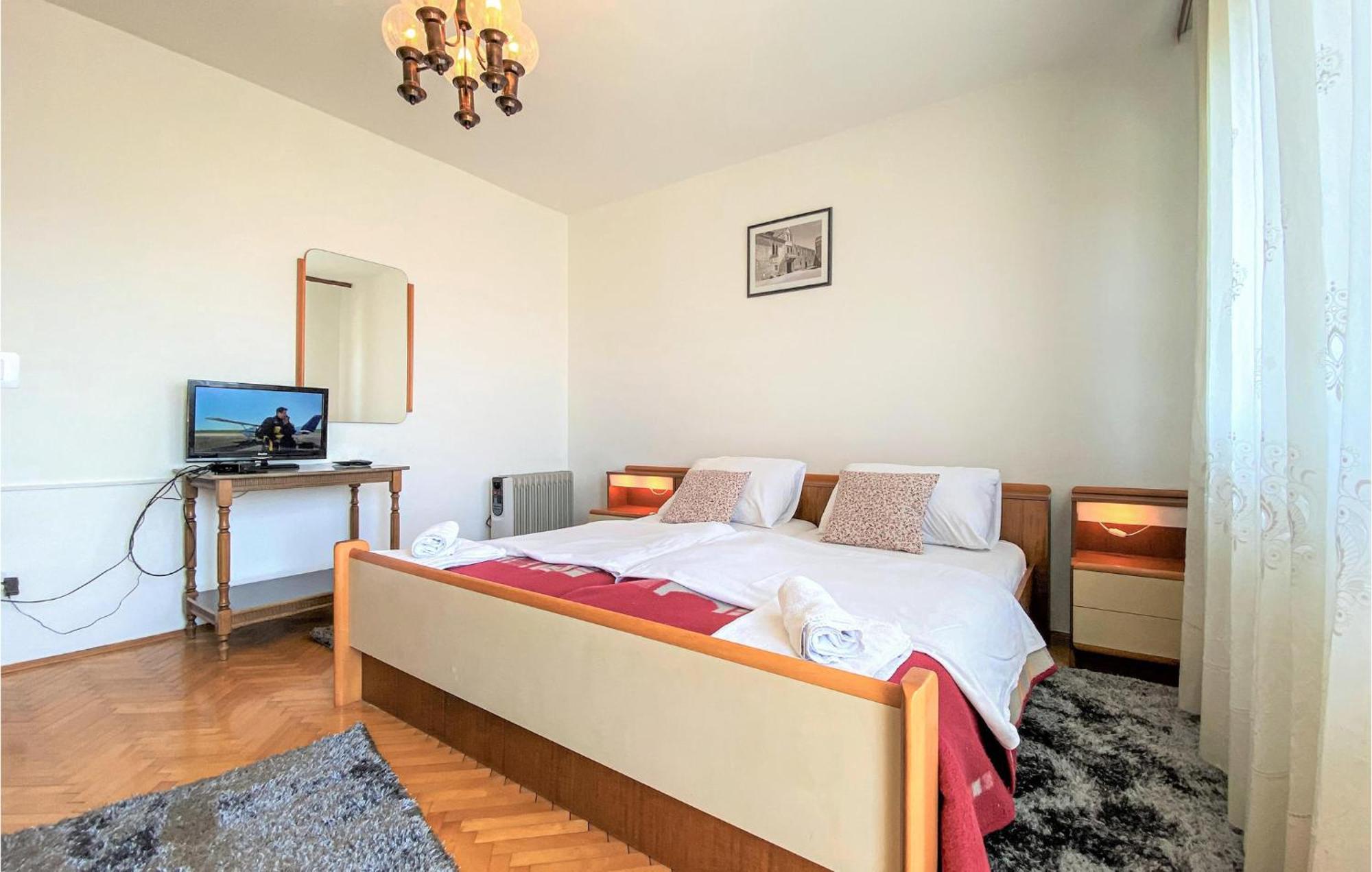 1 Bedroom Nice Apartment In Kastel Sucurac Kastela Exterior photo